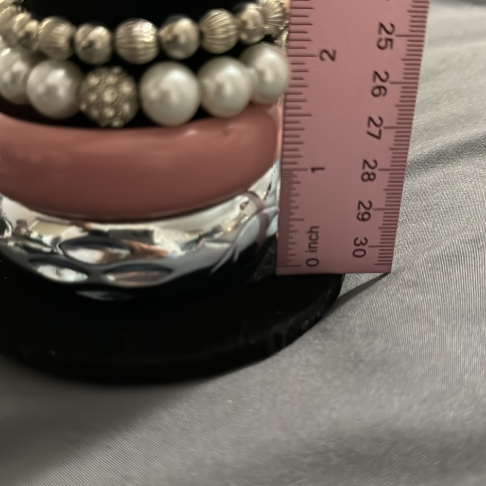 Bundle of bangle bracelets - Picture 2 of 9